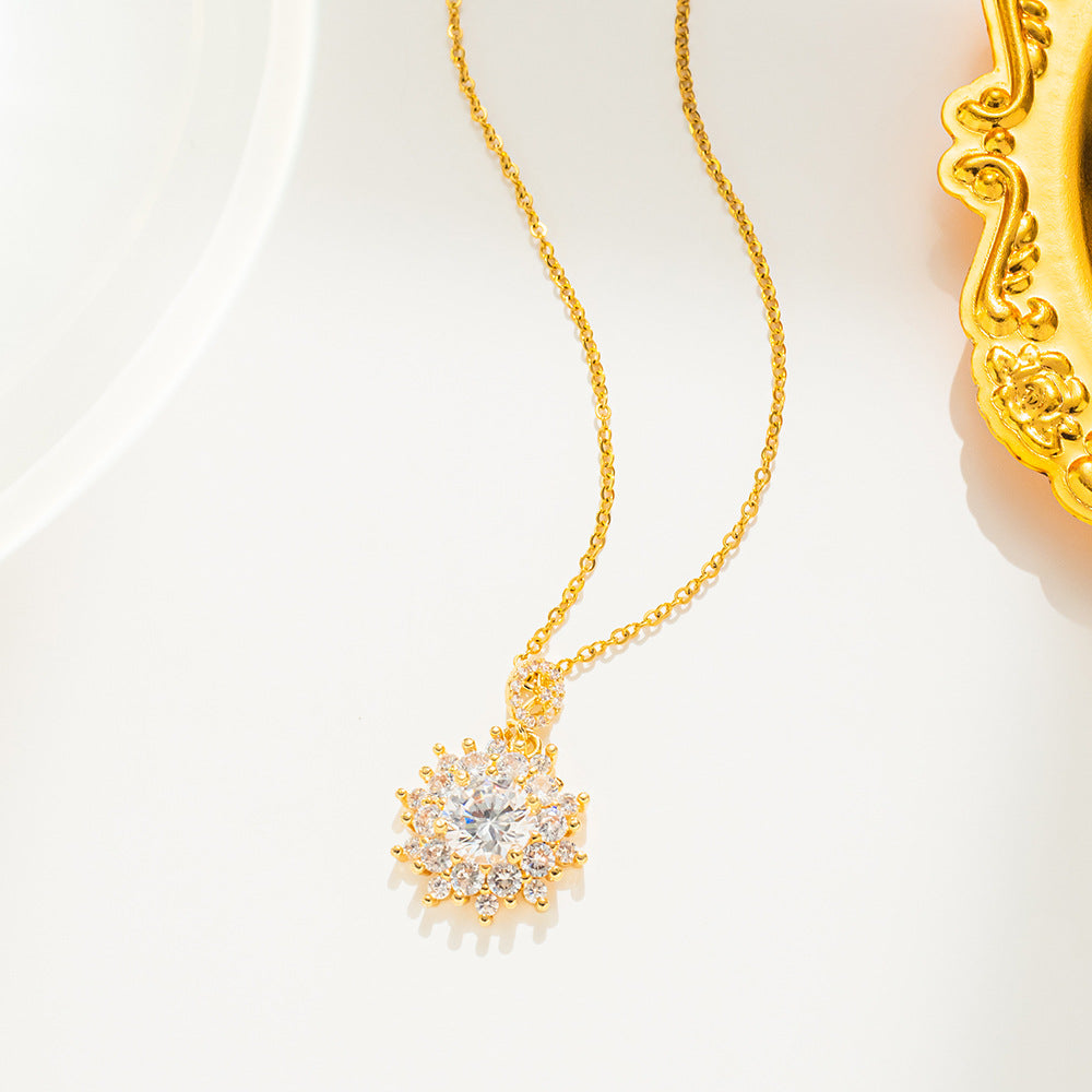 Collana di Lusso a Fiore in Cristallo Geometrico Dorato da Donna Realizzata in Acciaio al Titanio con Finitura Placcata