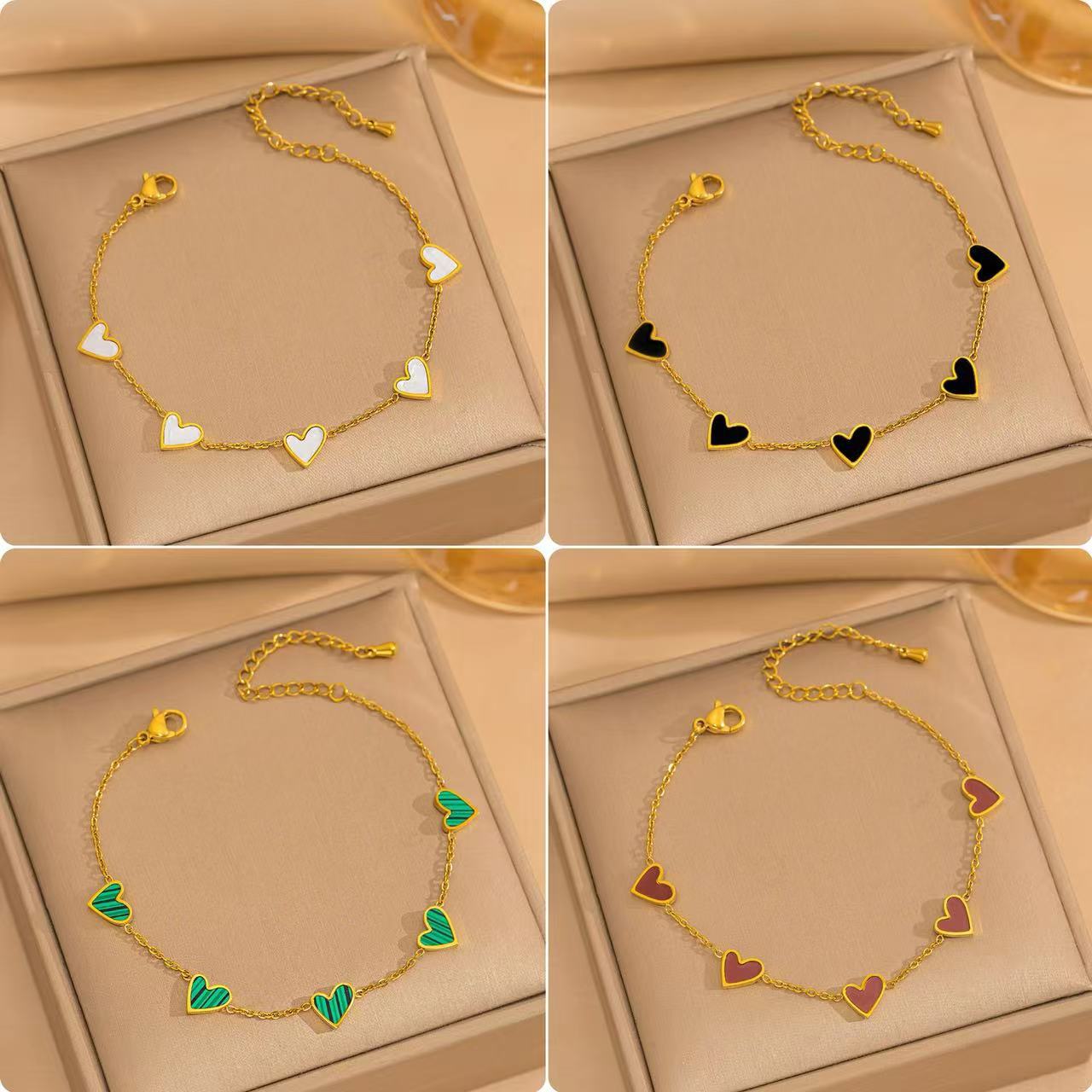 Pulsera minimalista de lujo ligero con forma de corazón de acero de titanio con PVD y oro blanco de 18 quilates y nácar para mujer