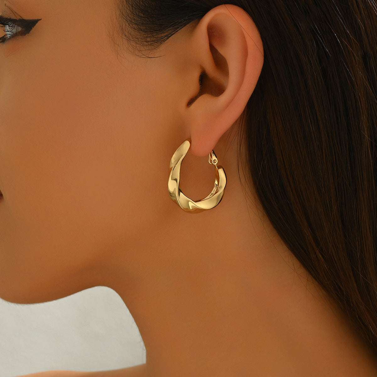 Chic Geometric Twisted Polished Plated Zinc Alloy Stud Earrings for Women
