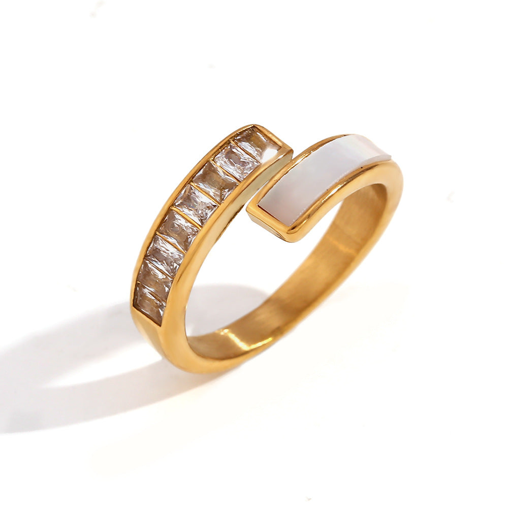 Anello alla moda da donna a cuore geometrico in acciaio inossidabile con placcatura in oro 18 carati e micro incastonatura