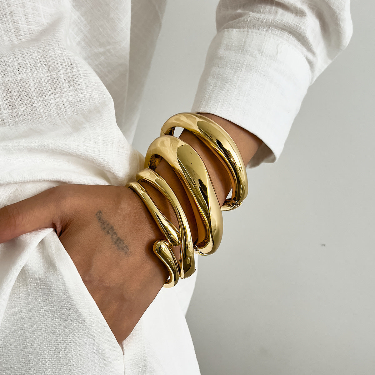Minimalist Geometric Oval Alloy Plated Bangle Bracelet