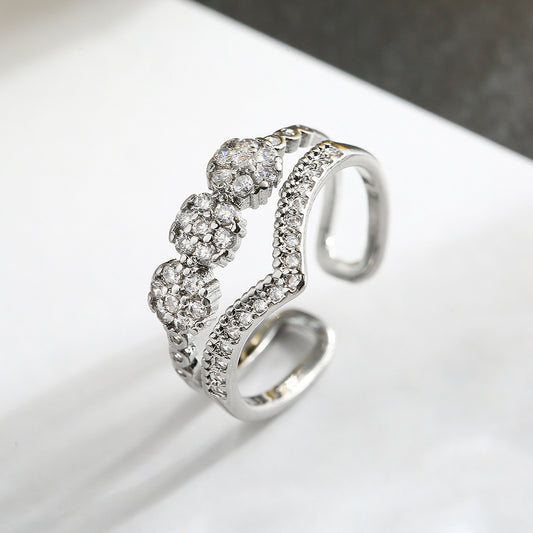 Anillo Abierto Geométrico Minimalista para Mujer en Latón con Baño de Oro Real e Incrustaciones de Circonitas