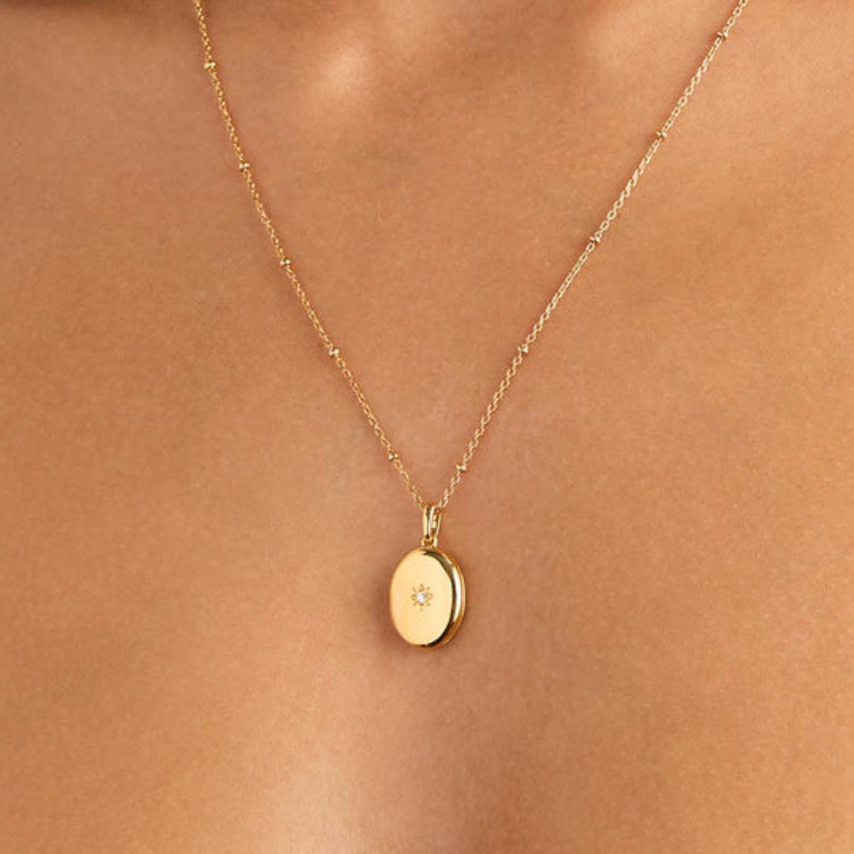 Fashionable Bow-Shaped Pendant Necklace with Gold Plated Copper, Adjustable Toggle Clasp, Butterfly Motif, Unisex Design