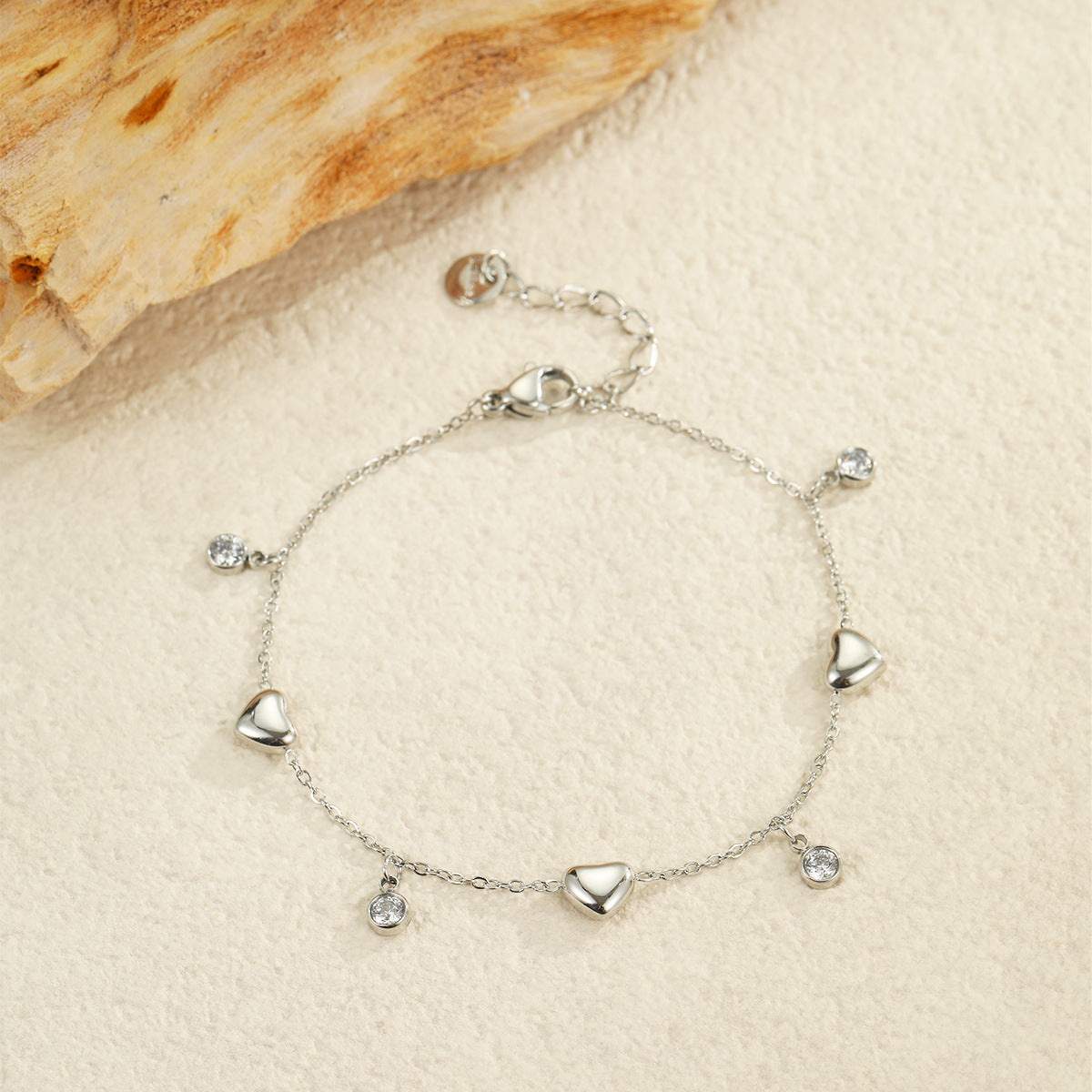 Minimalist Stainless Steel Heart-Shaped Zirconia Bracelet for Women with Plated Finish