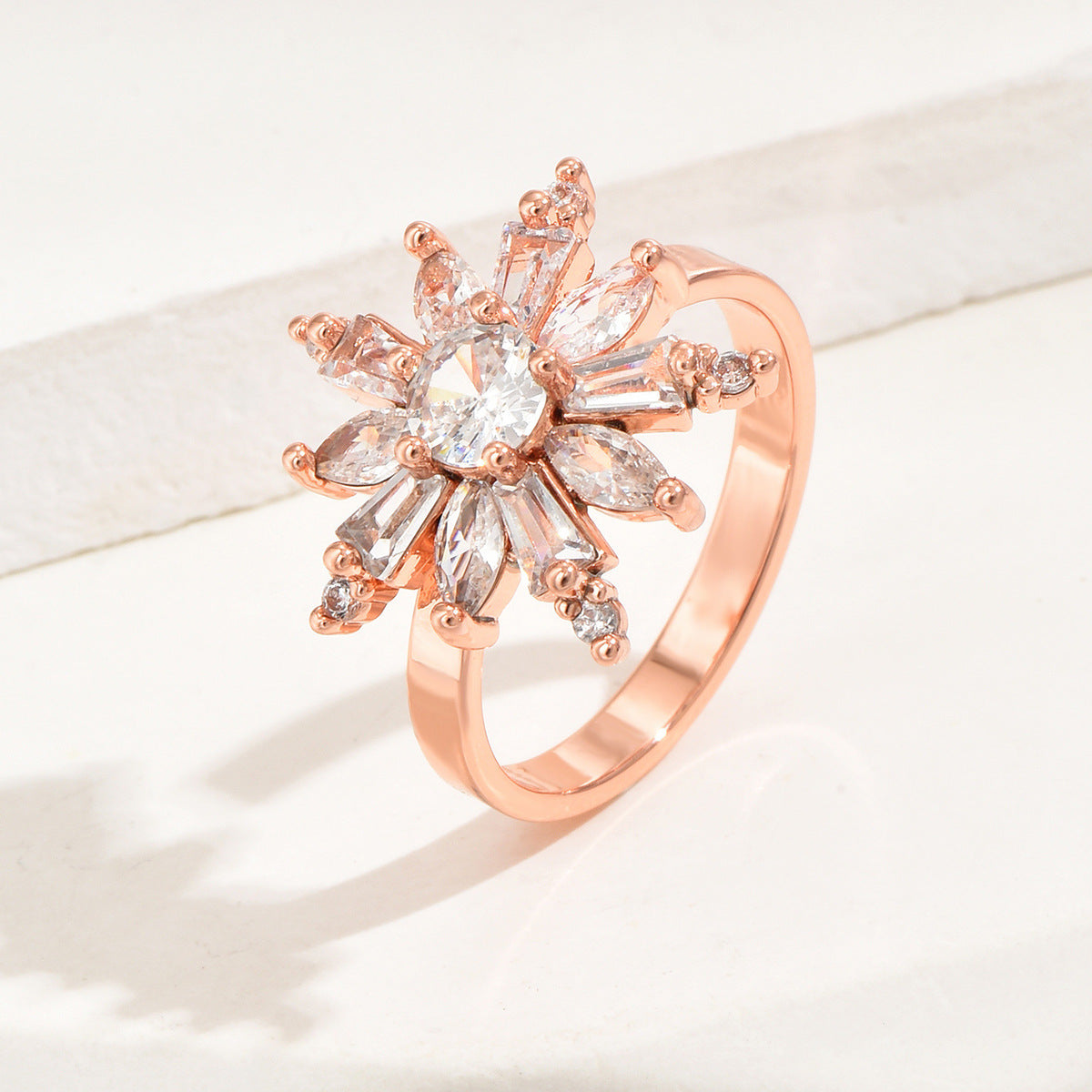Anello Aperto Geometria Floreale Stella Minimalista da Donna in Rame con Intarsio Zircone