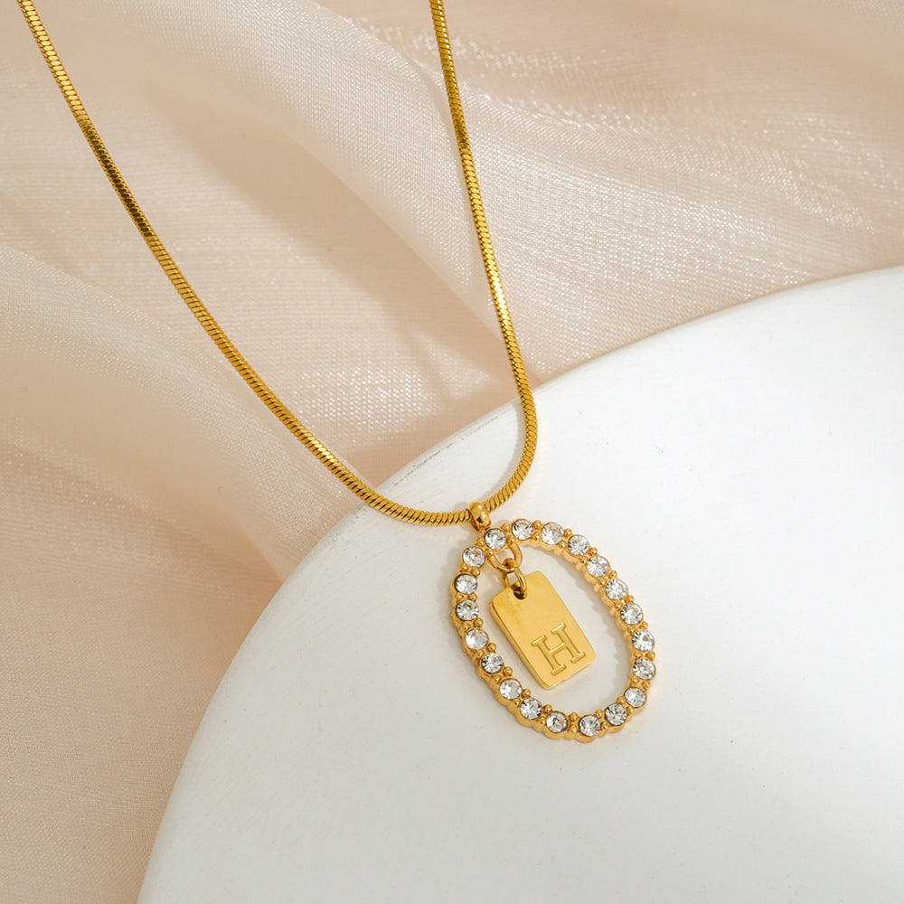 Collana da donna con ciondolo a lettera in acciaio inossidabile, minimalista, con strass, su catena snake