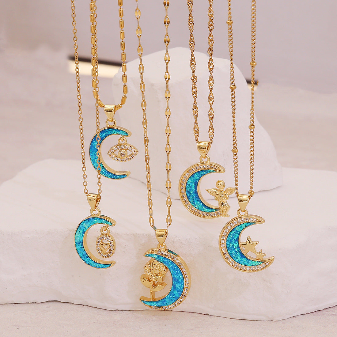 Collana pendente minimalista a stella e luna con rame placcato oro rosa, occhio d'angelo e design a rosa floreale