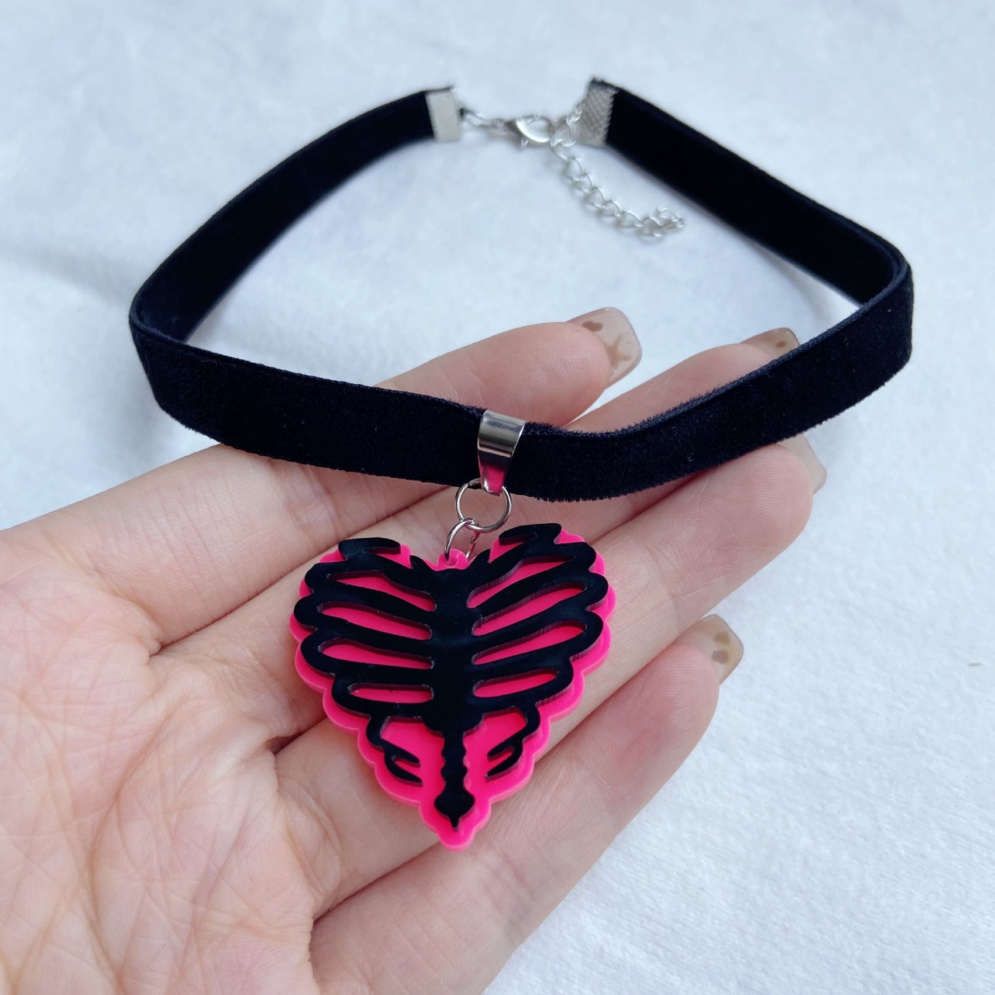 Sweet-Edgy Velvet Choker Necklace with Acrylic Star Snowflake Bat Skull Heart Pendant in Geometric and Insect Shapes