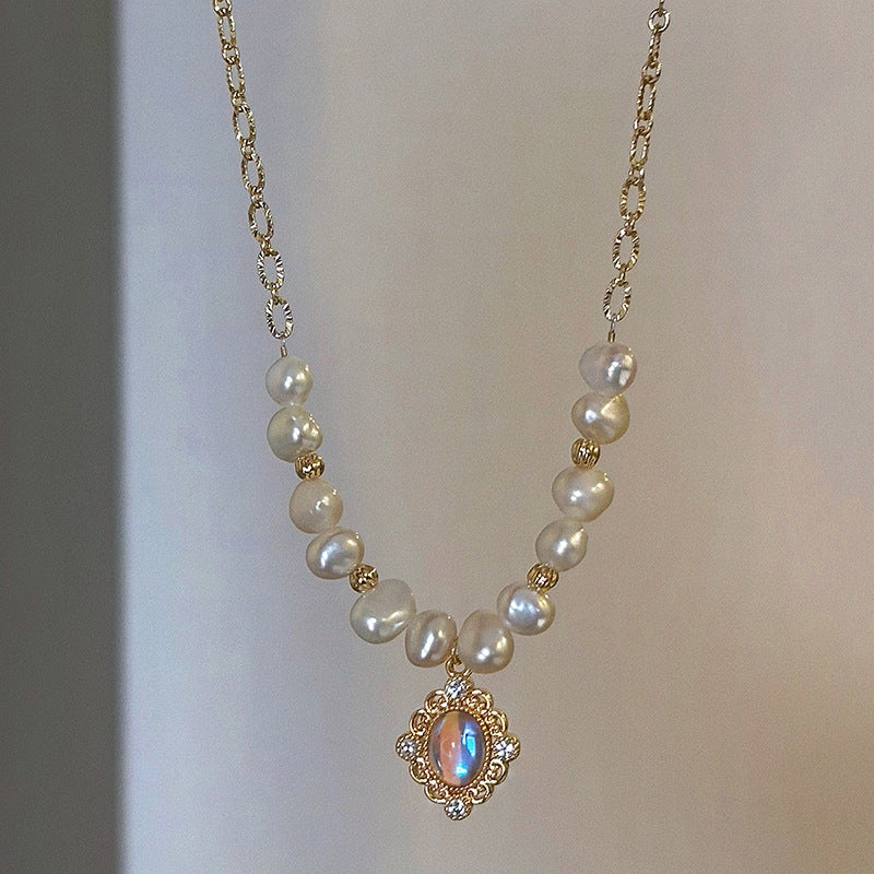 Collana Sweet Dopamine con perle barocche in lega di zinco con finitura placcata e ciondolo geometrico, delicata catena a clavicola da donna