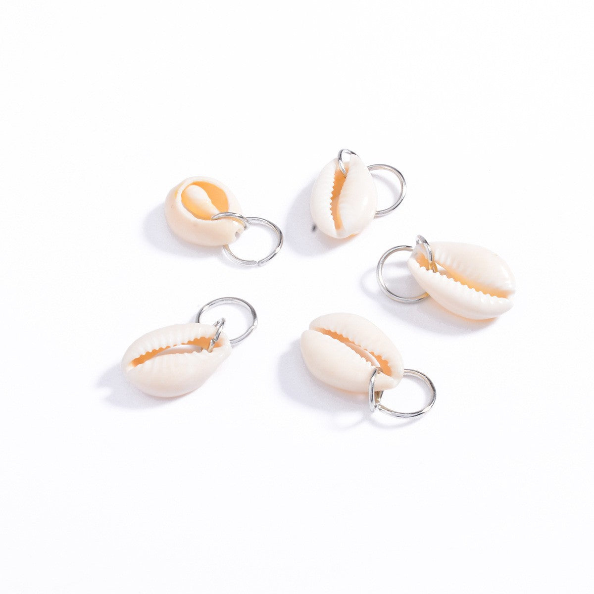 Anillo minimalista geométrico para el cabello inspirado en la playa con colgante de concha y detalles de borlas para mujer