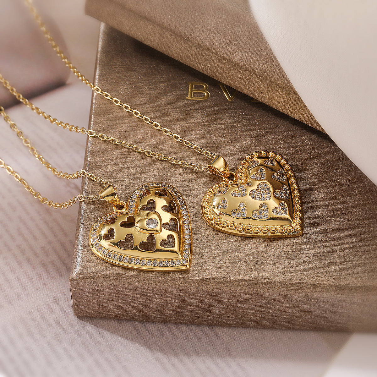 Collana con Pendente Minimalista in Rame Lusso con Placcatura in Oro 18K e Zircone a Forma di Cuore per Donne