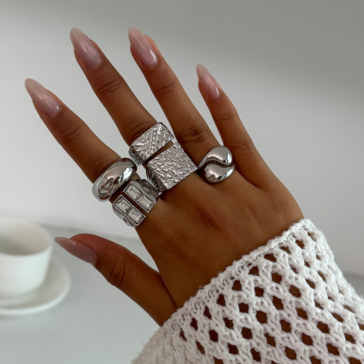 Vintage Elegant Geometric Hollow Rhinestone Inlay Alloy Plated Ring Set for Women