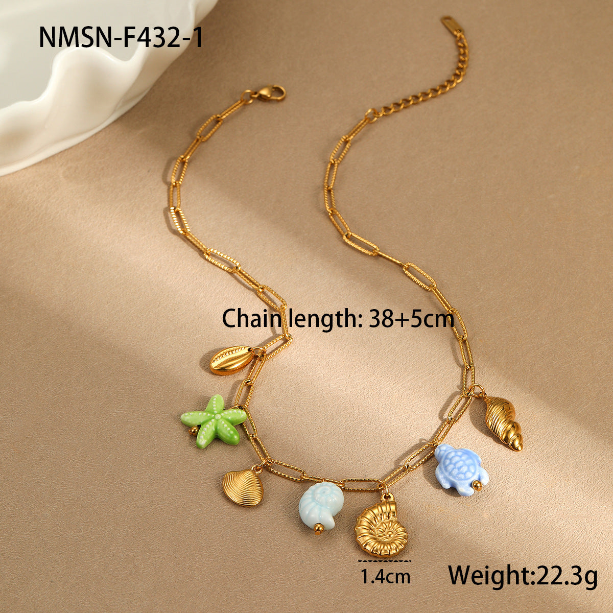 Collana da donna alla moda a tema oceano, con conchiglie e stelle marine, in acciaio al titanio placcato oro 18 carati
