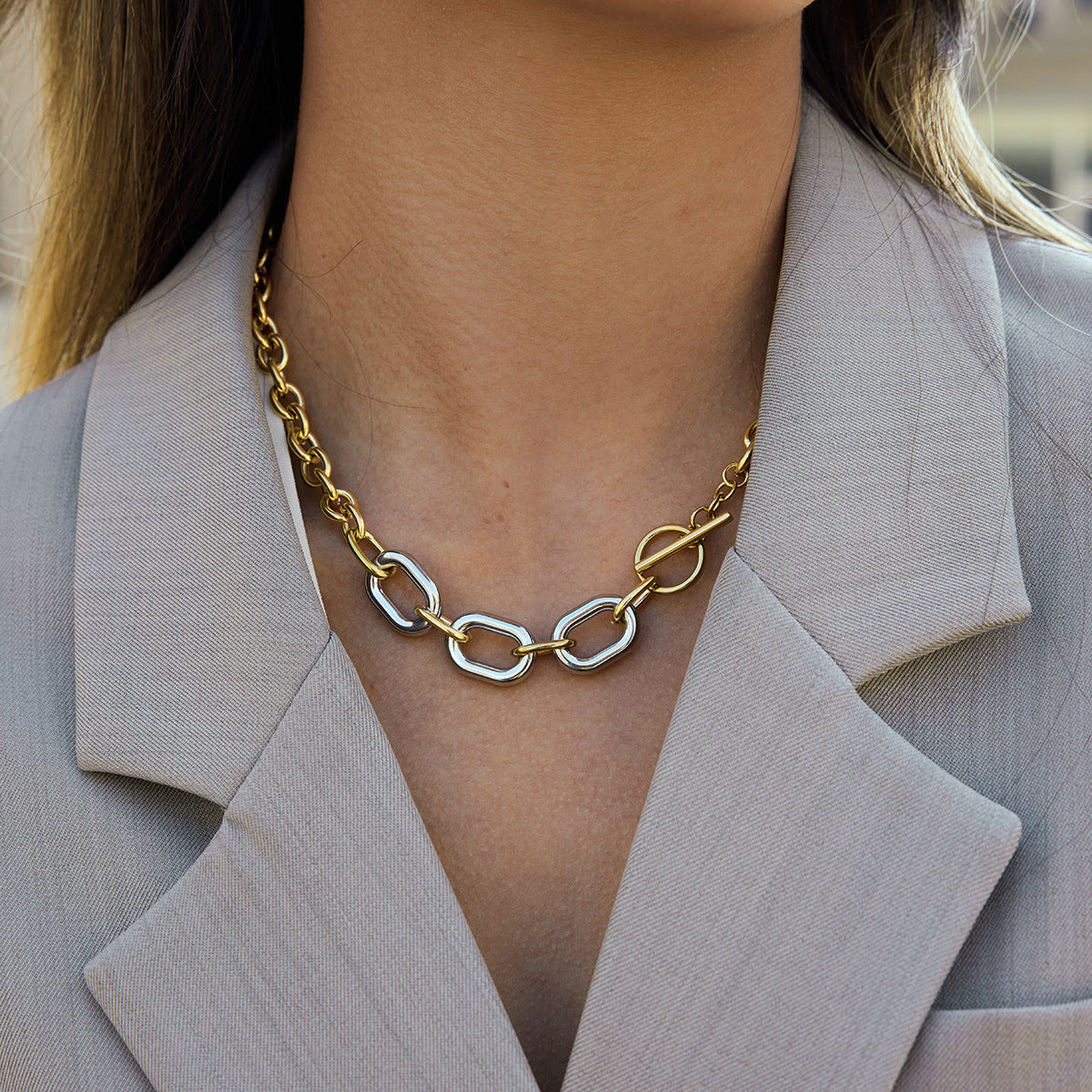 Collana da donna a catena in acciaio al titanio placcato PVD oro 18 carati bicolore geometrica minimalista