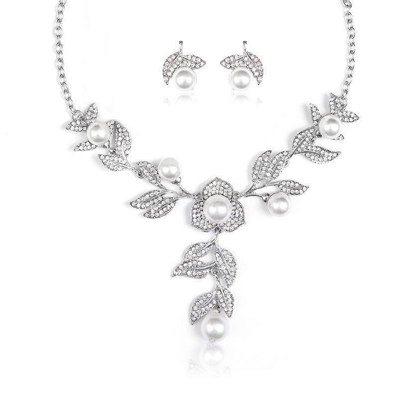 Chic Minimalist Leaf-Shaped Alloy Pendant Necklace Set for Women with Plated Finish, Pearl Accent Clavicle Chain Jewelry