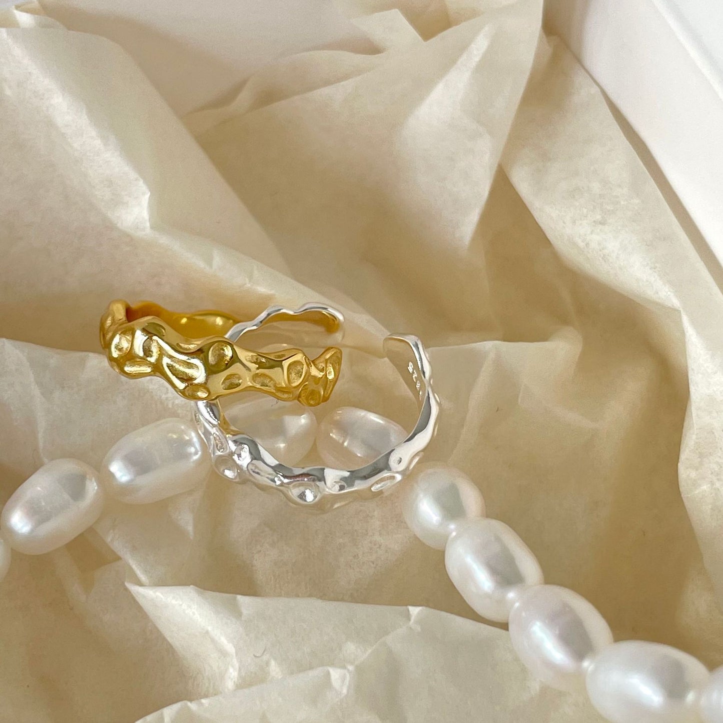 Anello da Donna Minimalista Irregolare a Forma di Cuore in Argento Sterling 925 con Superficie Testurizzata