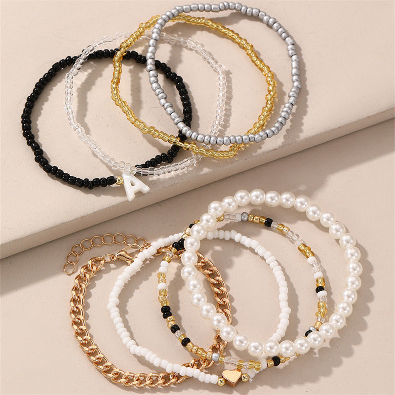 Set di Braccialetti con Lettere in Perle di Vetro a Cuore Minimalista per Bambini con Perle in Resina e Lavorazione Artigianale