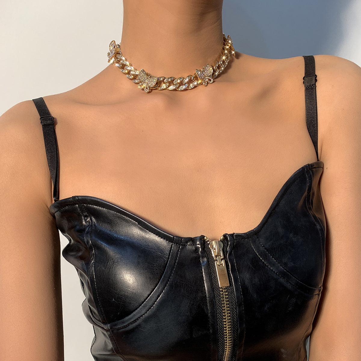 Collana da donna a catena cubana vintage minimalista con farfalla e design geometrico, intarsi in strass, materiale in lega, gioielli stile Ins