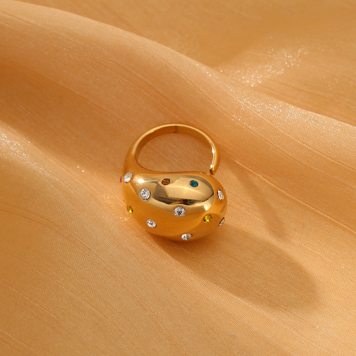 Pendientes de acero inoxidable a la moda con forma de gota de agua con incrustaciones de pedrería y chapado al vacío en oro de 18K para mujer