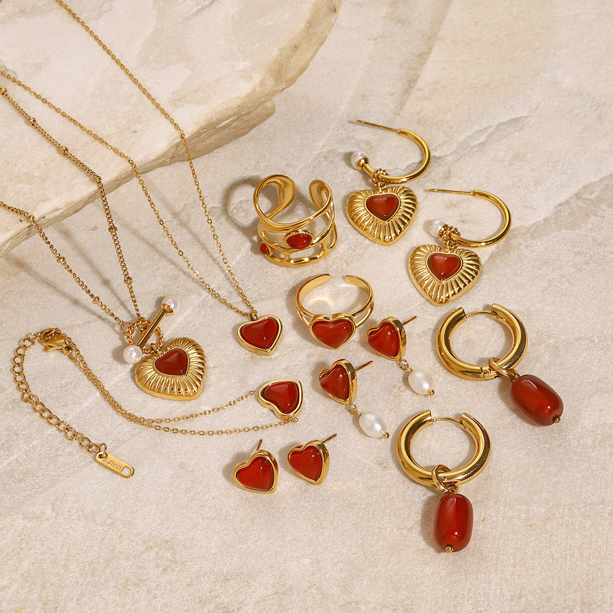 Collana con ciondolo a cuore in acciaio inossidabile placcato oro 18 carati per donna europeo-americana