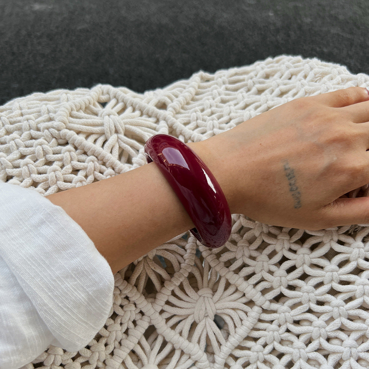 Retro Oversized Red Ombre Tire-Shaped Wide C-Shape Bracelet for Women Handcrafted Resin Bangle Jewelry