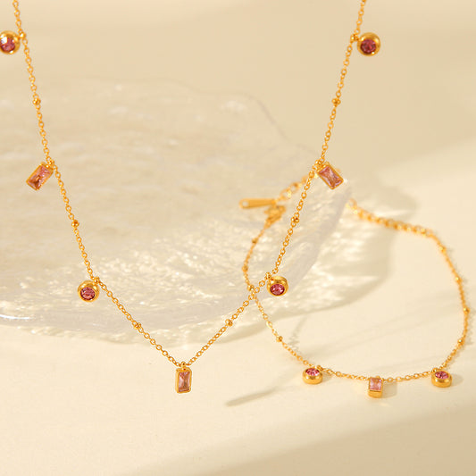 Collana minimalist geometrica in acciaio al titanio con placcatura in oro 18 carati e ciondolo di zircone rosa-viola, delicata catena per clavicola da donna