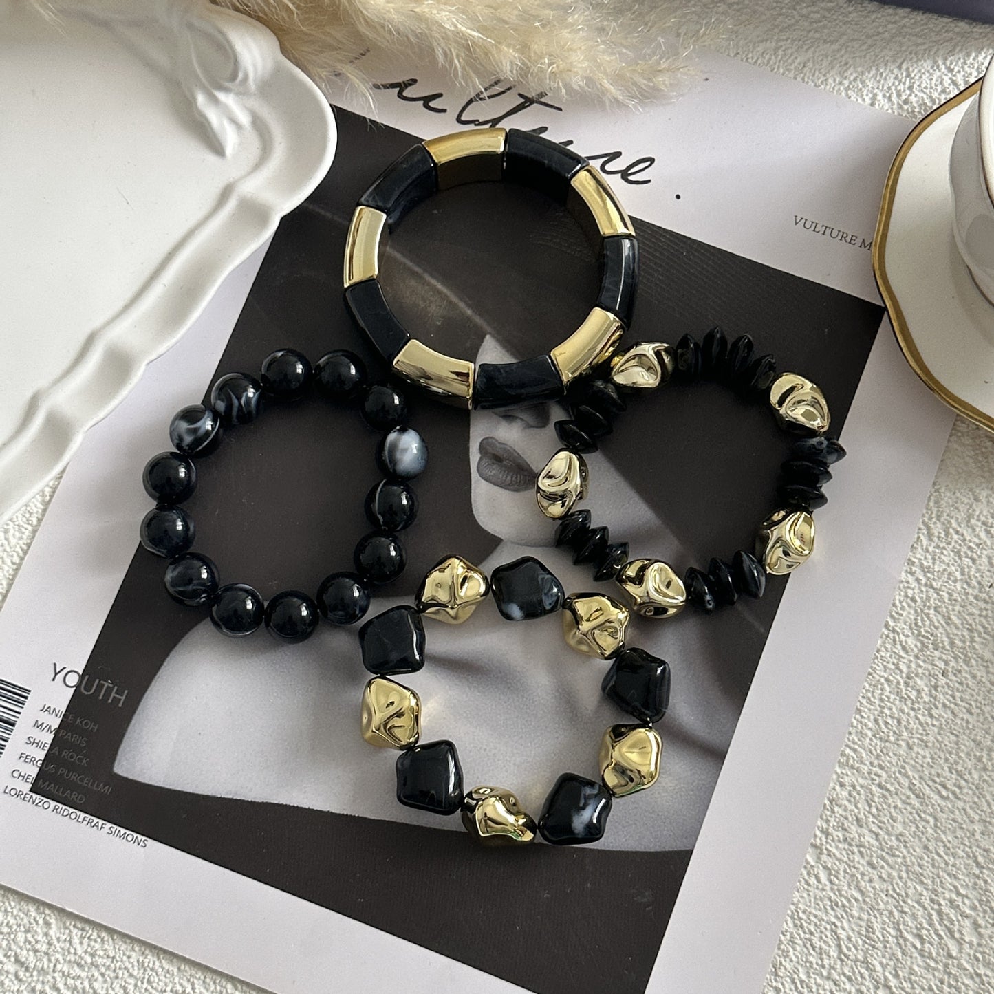 Creative Geometric Round Black Acrylic Stretch Bracelet