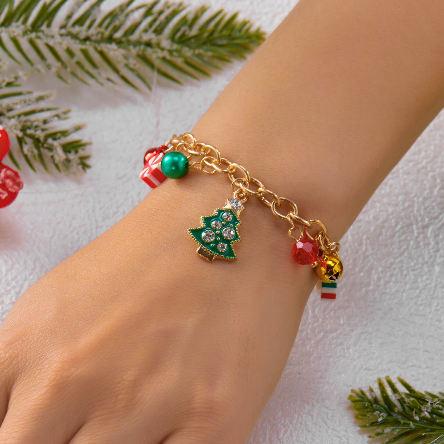 Collana con Pendente in Lega a Tema Natalizio con Ciondoli a Renna e Campanella, Elettroplaccata, Stile Minimalista e Dolce per Donna