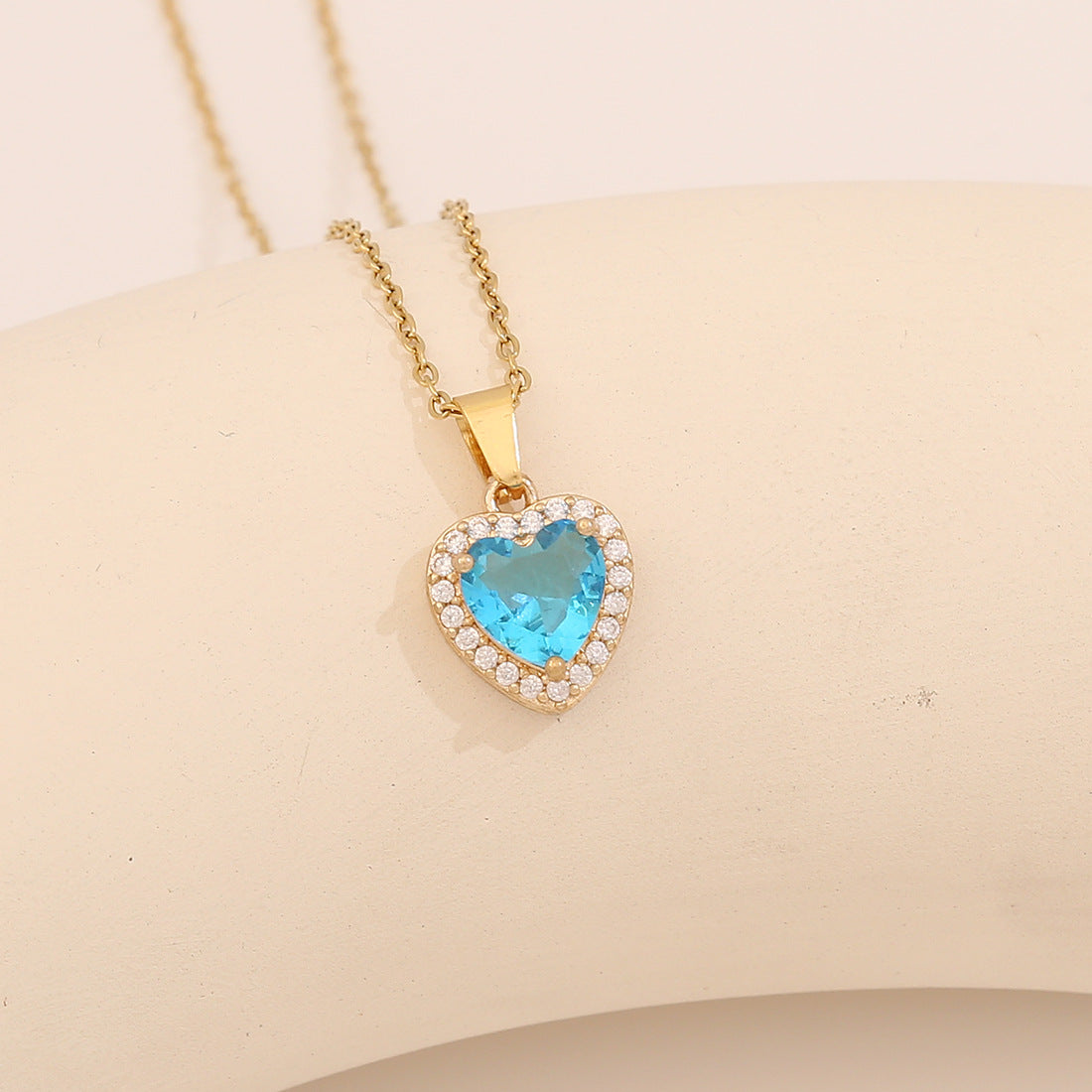 Collana con Pendente a Cuore alla Moda in Acciaio Inossidabile con Zirconi Micro-Incastonati, Catenina Clavicola Elettroplaccata