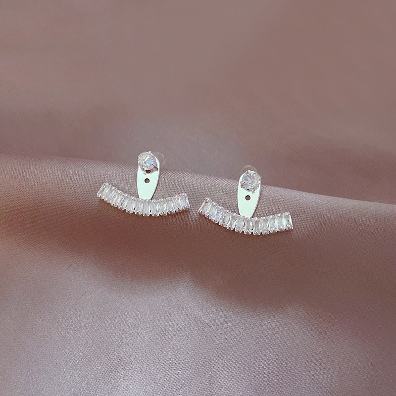 Pendientes colgantes geométricos elegantes para mujer con incrustaciones de diamantes de imitación y base de cobre chapado en oro