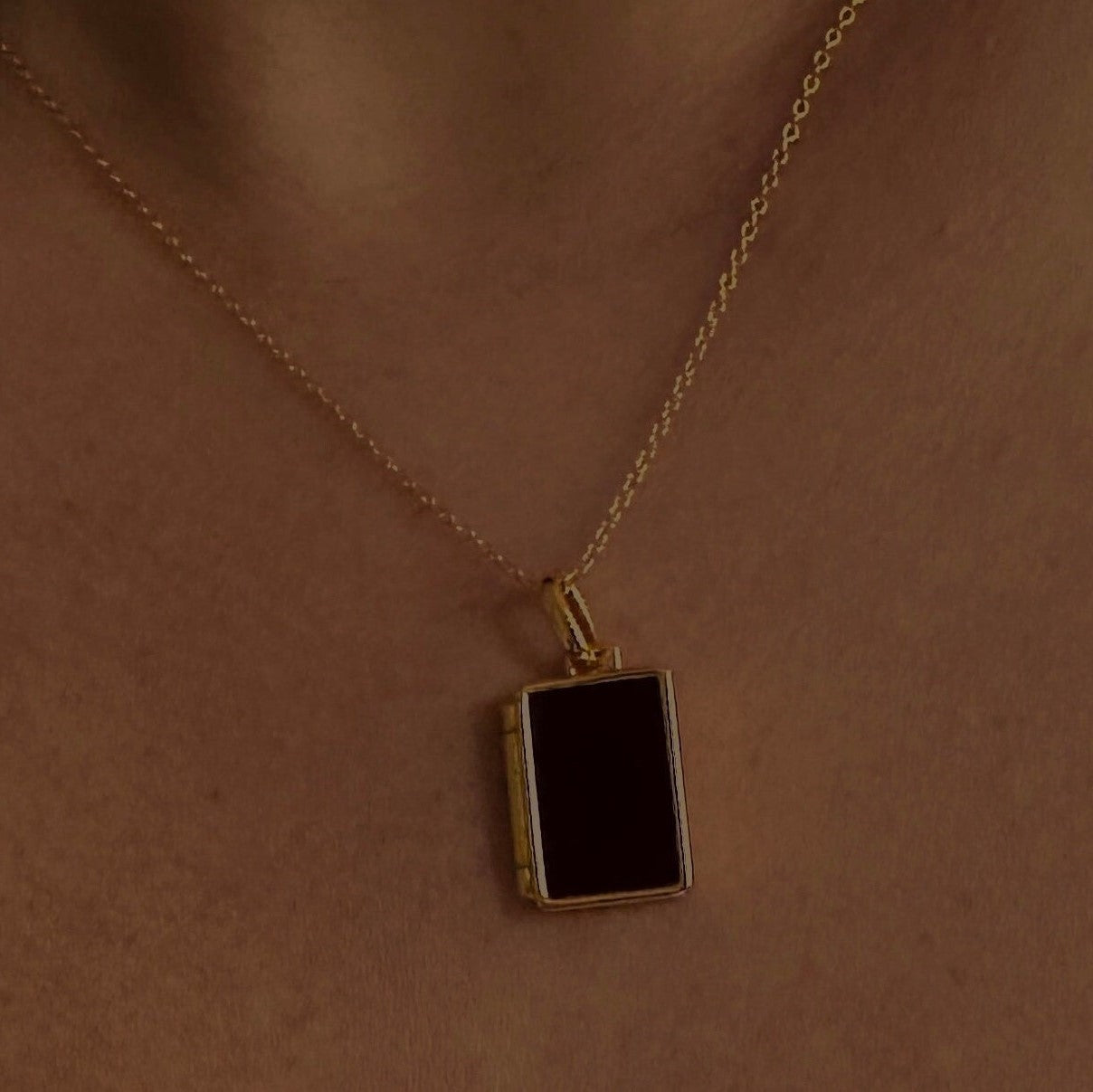 Collana pendente conchiglia geometrica minimalista con portafoto magnetico in acciaio inossidabile e acciaio al titanio, design quadrato e rotondo