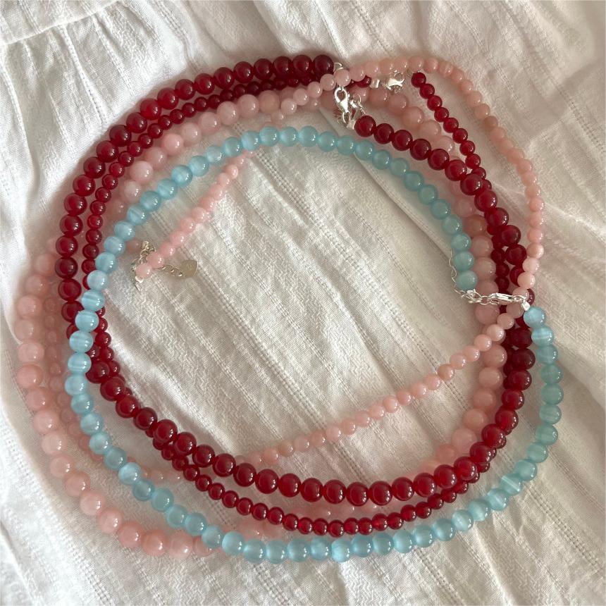 Collar con colgante geométrico minimalista de plata de ley 925 con ágata roja y detalles de cristal rosa, cadena estilo serpiente