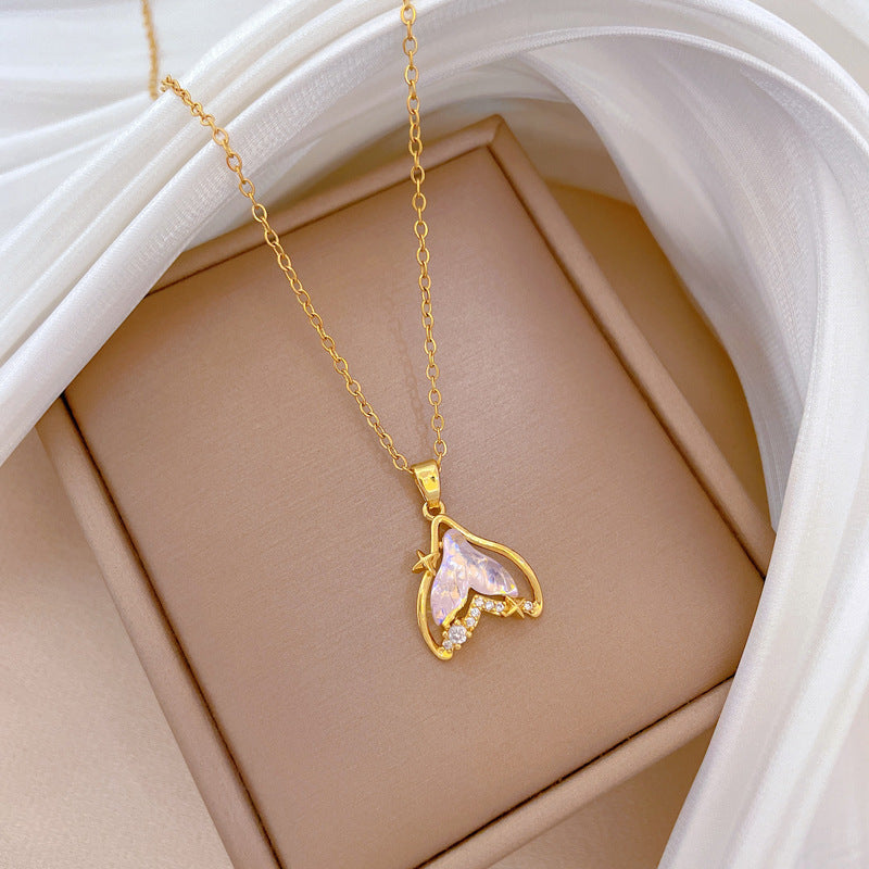 Elegante collana a pendente con coda di pesce geometrica da donna con intarsio in strass su catena in acciaio al titanio