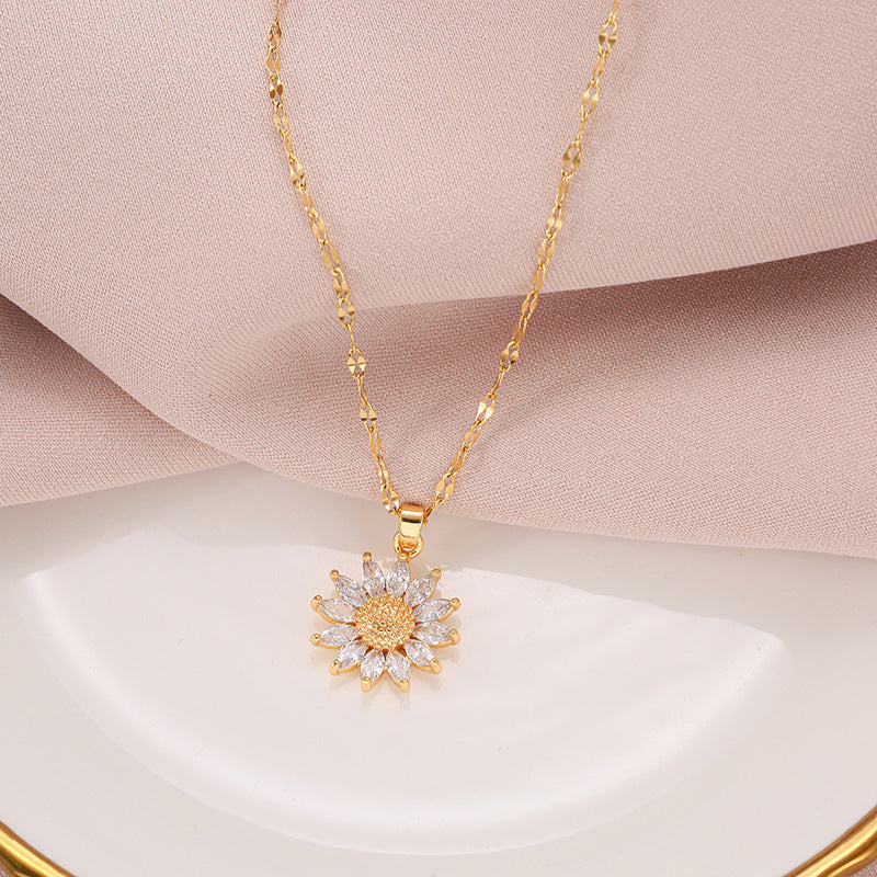 Vintage Sunflower-Shaped Titanium Steel Necklace for Women with Polished Finish, Minimalist Geometric Pendant, Lightweight Sweater Chain
