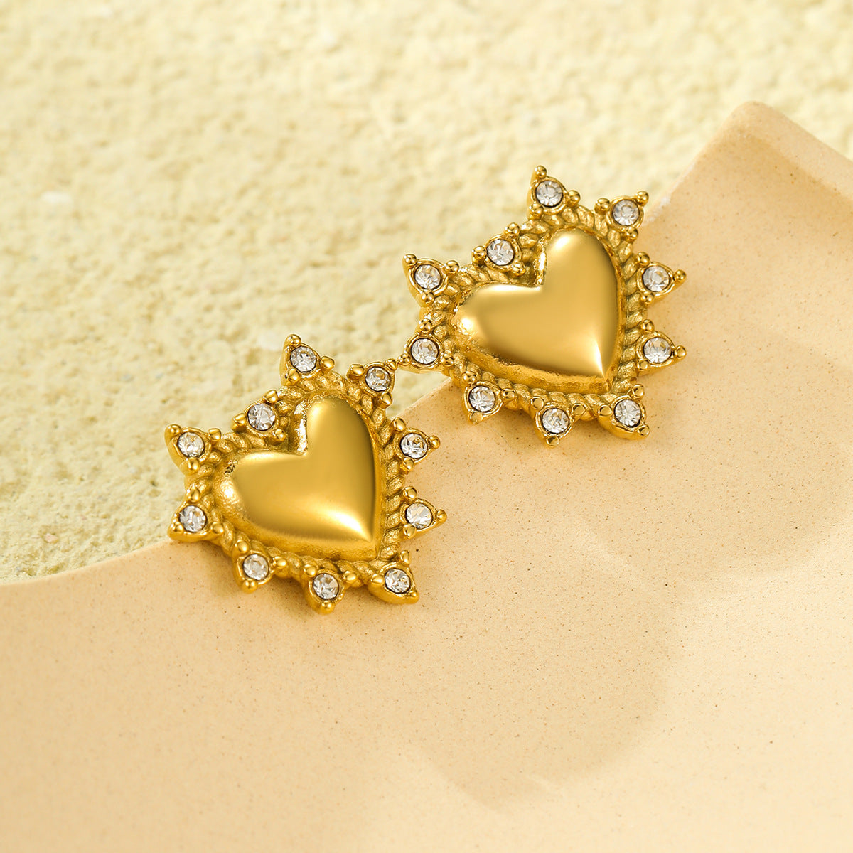Orecchini da donna in acciaio inossidabile placcato oro 18 carati con strass a forma di cuore, stile vintage