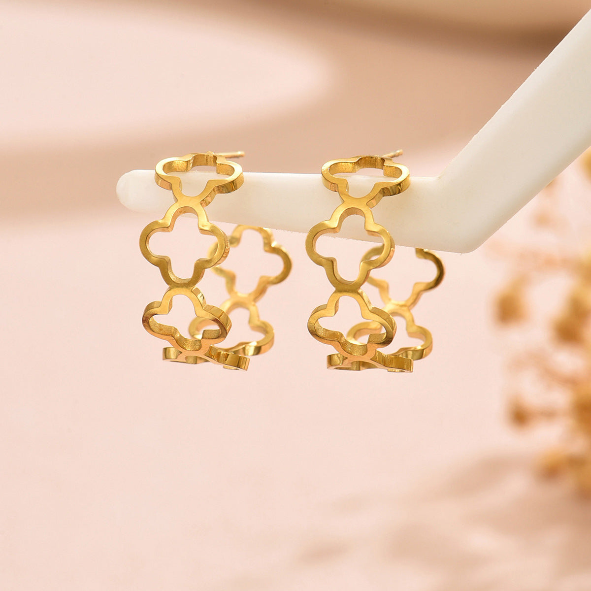 Elegant 18K Gold Plated Stainless Steel Hollow Four-Leaf Clover Floral Hoop Earrings for Women