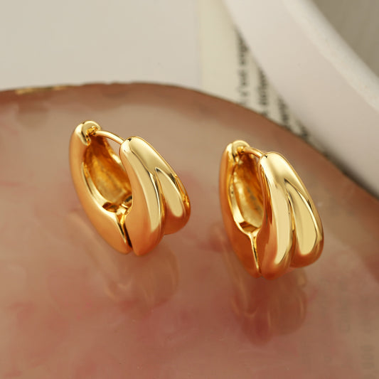 Orecchini a cerchio da donna in rame con placcatura in oro, design geometrico irregolare e minimalista