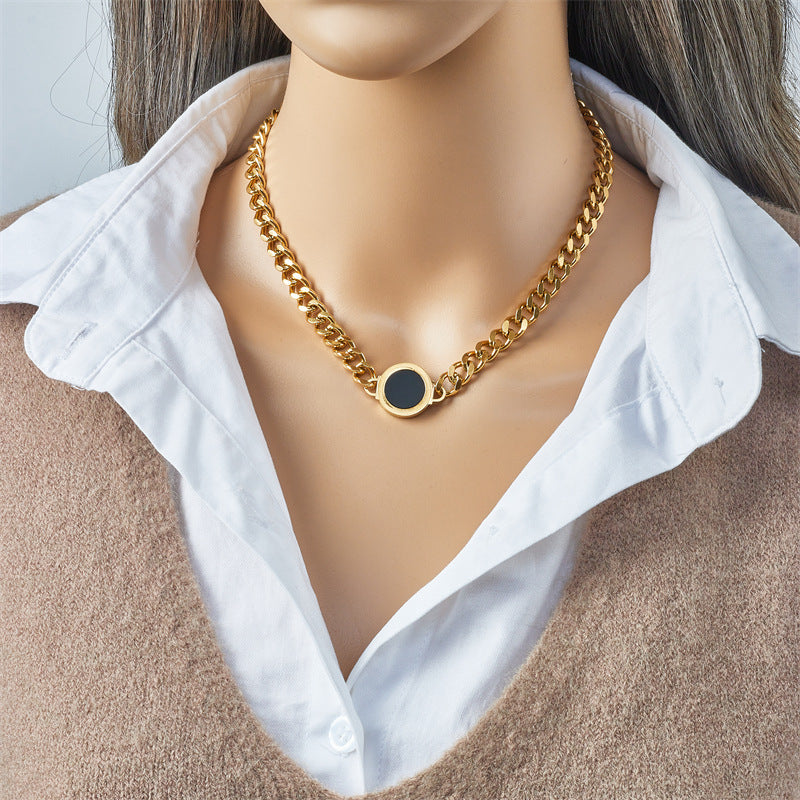 Collana Pendente Punk Minimalista Geometrica in Acciaio al Titanio con Finitura Placcata e Maglie a Catena