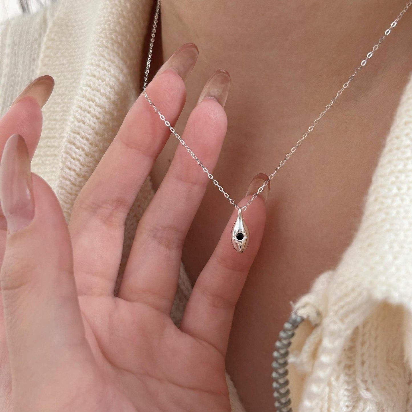 Collana pendente geometrica minimalista con zirconi neri in argento sterling 925 con finitura placcata per donne