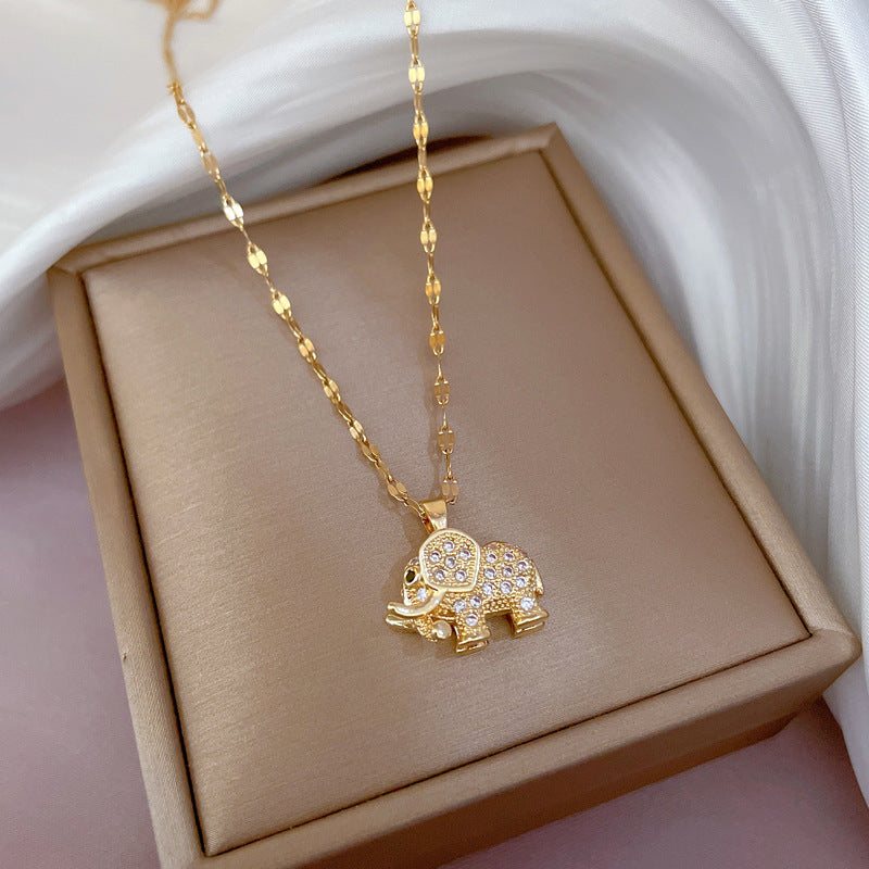 Collana con ciondolo a forma di elefante fumetto di lusso in acciaio al titanio con intarsio di strass per catena da collo unisex