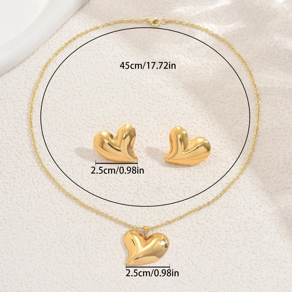Collana con pendente a cuore geometrico minimalista e orecchini coordinati in lega con finitura galvanica da donna