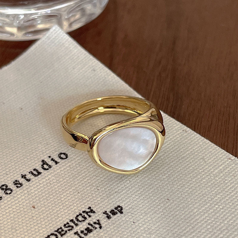 Anello da donna regolabile placcato oro con accenti in madreperla bianca, geometrico, ispirato al minimalismo giapponese