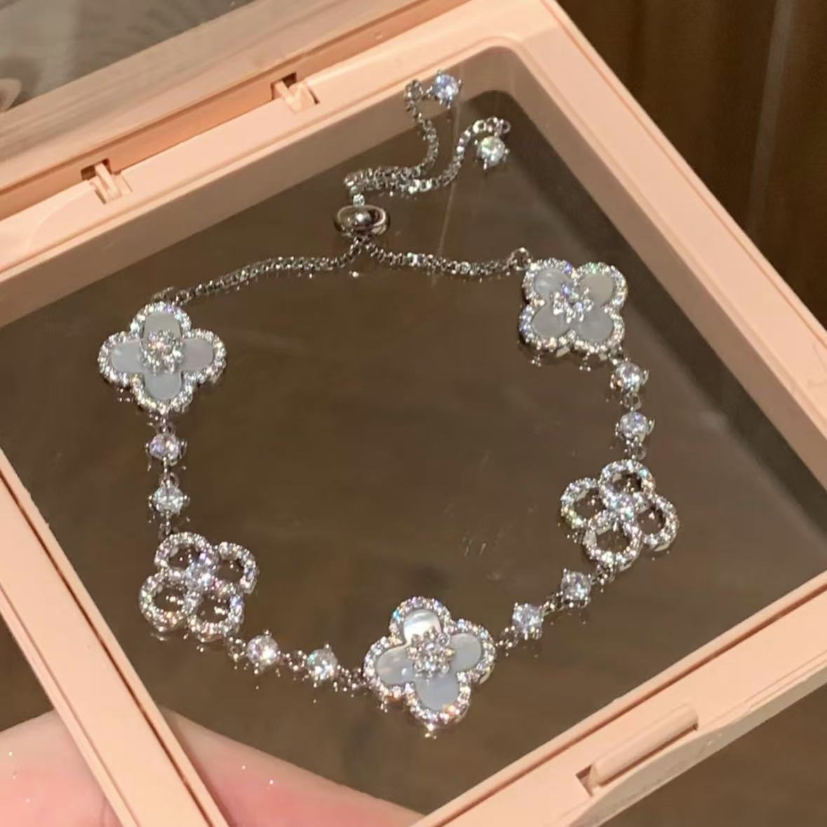 Sweet Elegant Geometric Floral Brass Inlaid Cubic Zirconia Bracelet for Women