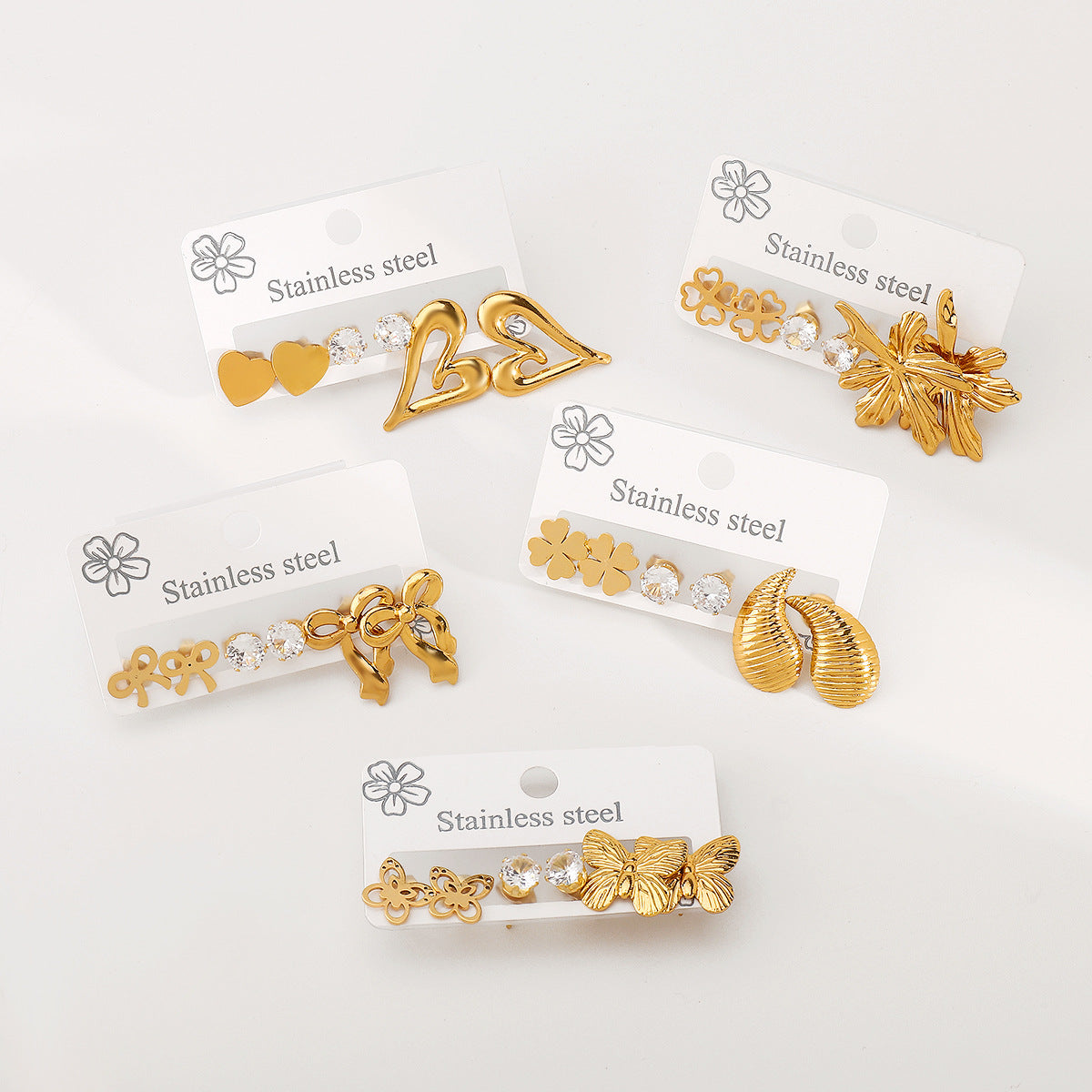 Orecchini a perno con strass bianchi geometrici a forma di cuore a farfalla, in acciaio inossidabile placcato oro 14K, minimalisti, da donna
