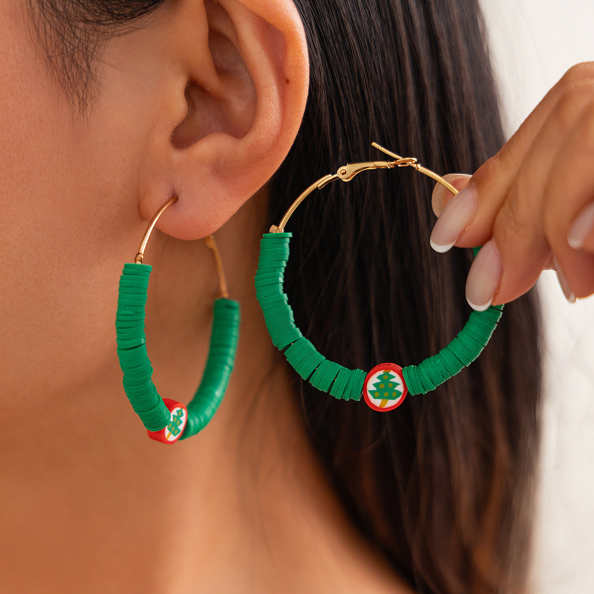 Pendientes de aro geométricos de cerámica con temática navideña y colgante de Papá Noel para mujer