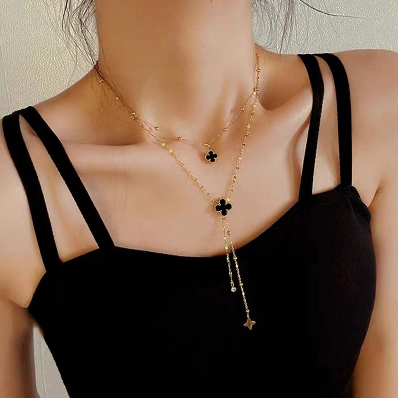 Luxury Minimalist Clover Pendant Necklace in Titanium Steel with Gold Plating on Wavy Chain for Women