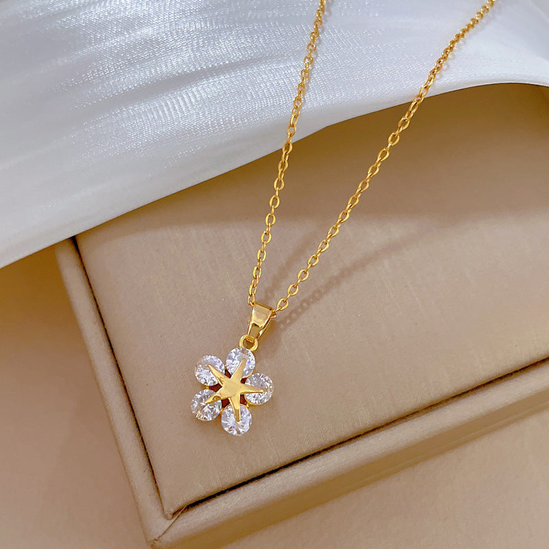 Collana da donna con ciondolo a stella in acciaio al titanio di lusso con intarsi di strass, design geometrico, delicata catena per la clavicola