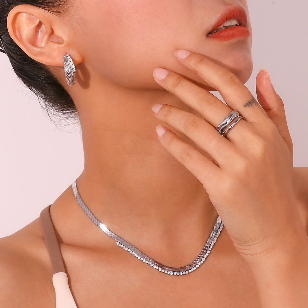 Set Collana Geometrica Minimalista in Acciaio Inossidabile con Ciondolo in Acciaio al Titanio, Texture a Spina di Pesce Galvanizzata, per Donna
