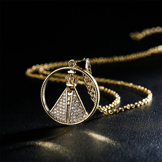 Collar con colgante geométrico de cobre con incrustaciones de diamantes de imitación y baño de oro