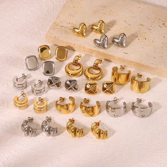 Pendientes Hipoalergénicos de Acero Inoxidable Chapados en Oro de 18K con Diseño Minimalista Geométrico en Forma de C, Estrella de Ocho Puntas y Perla Incrustada en Forma de Corazón